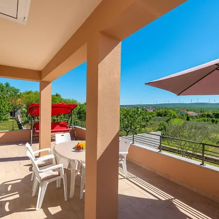 Holiday Dino Holiday home Pridraga