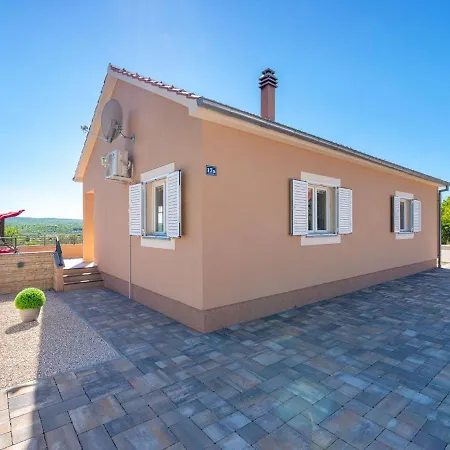 Holiday Dino Holiday home Pridraga